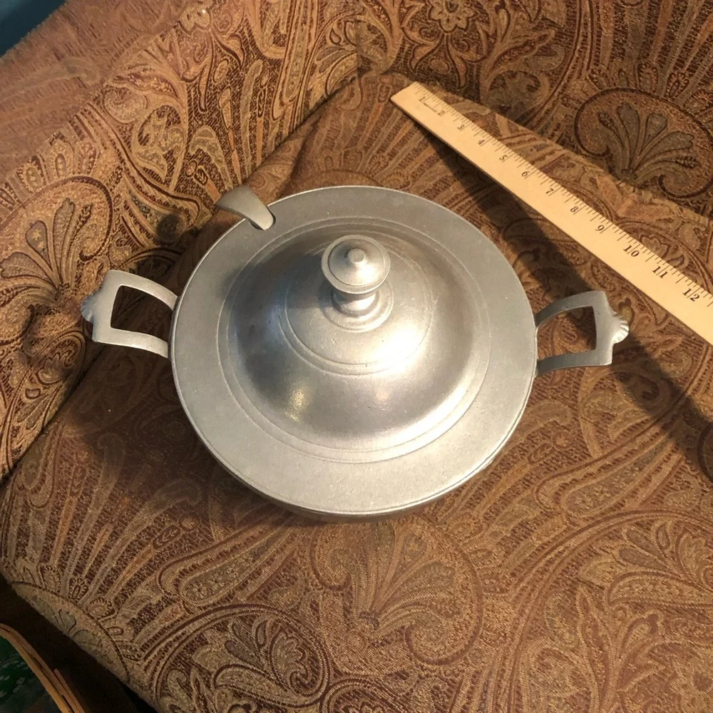 Wilton vintage Covered pewter Casserole with Handles 2.5 quart